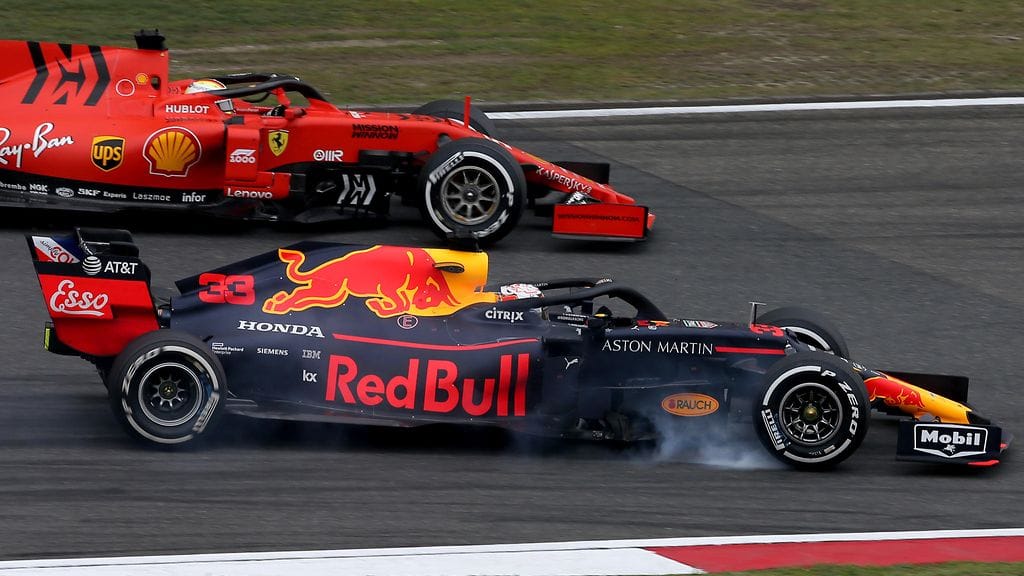 Sebastian Vettel ja Max Verstappen kävivät kovan taistelun Kiinan F1-kisan kolmossijasta.