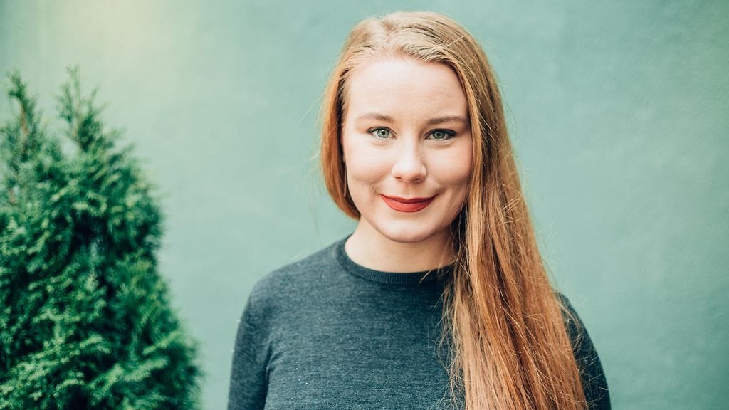 Vihreiden 24-vuotias Iiris Suomela on eduskunnan nuorin ehdokas.