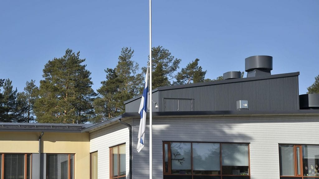 Pyhtää suruliputus1