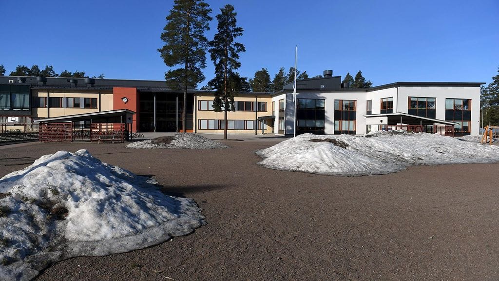 Pyhtää suruliputus4