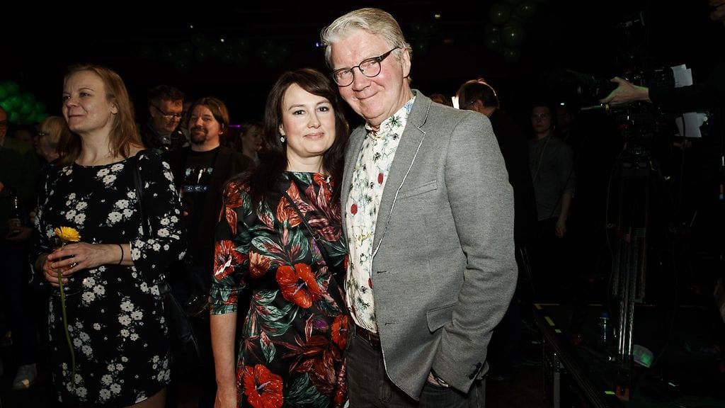 Pirkka-Pekka Petelius ja puoliso Erika Skön vihreiden vaalivalvojaisissa Helsingissä 14. huhtikuuta 2019.
