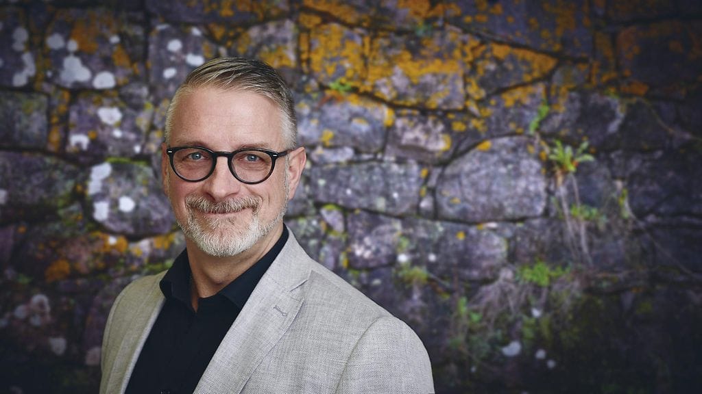 Rikoskirjailija ja poliisi Marko Kilpi nousee eduskuntaan.