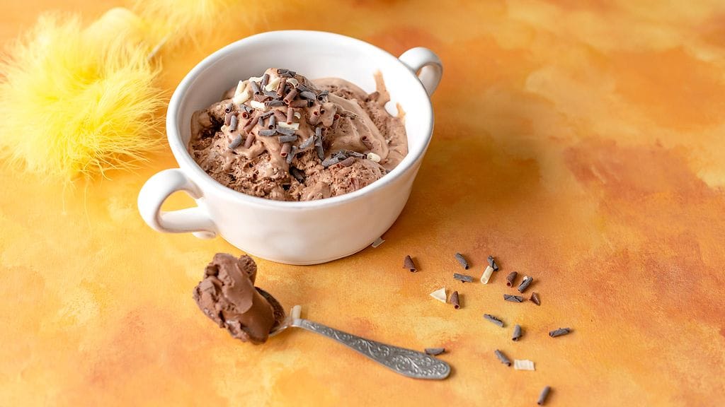 Herkullinen Nutellajäätelö sulaa suuhun.