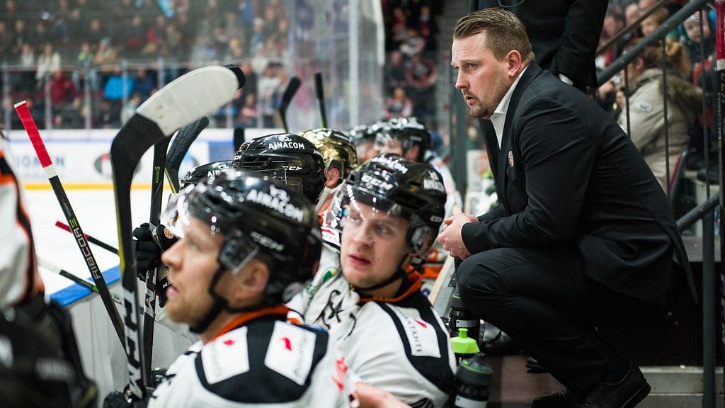 Antti Pennanen HPK:n penkin takana.