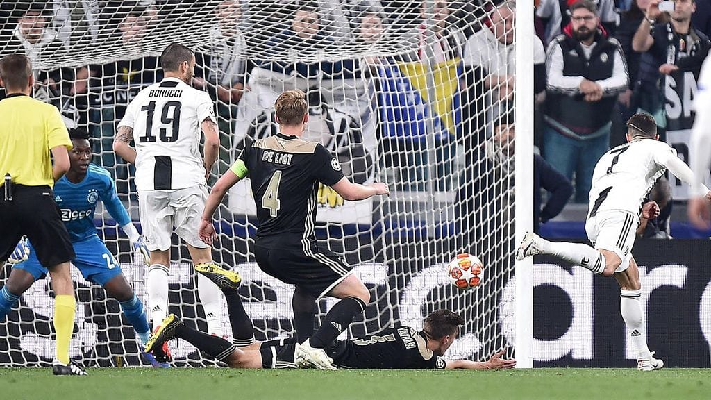 Cristiano Ronaldo puski Juventuksen 1–0-johtoon Ajaxia vastaan.