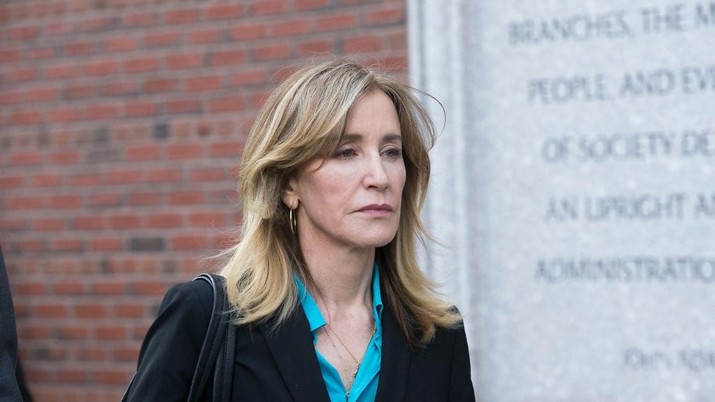 Felicity Huffman on syytettynä lahjontaskandaalissa.