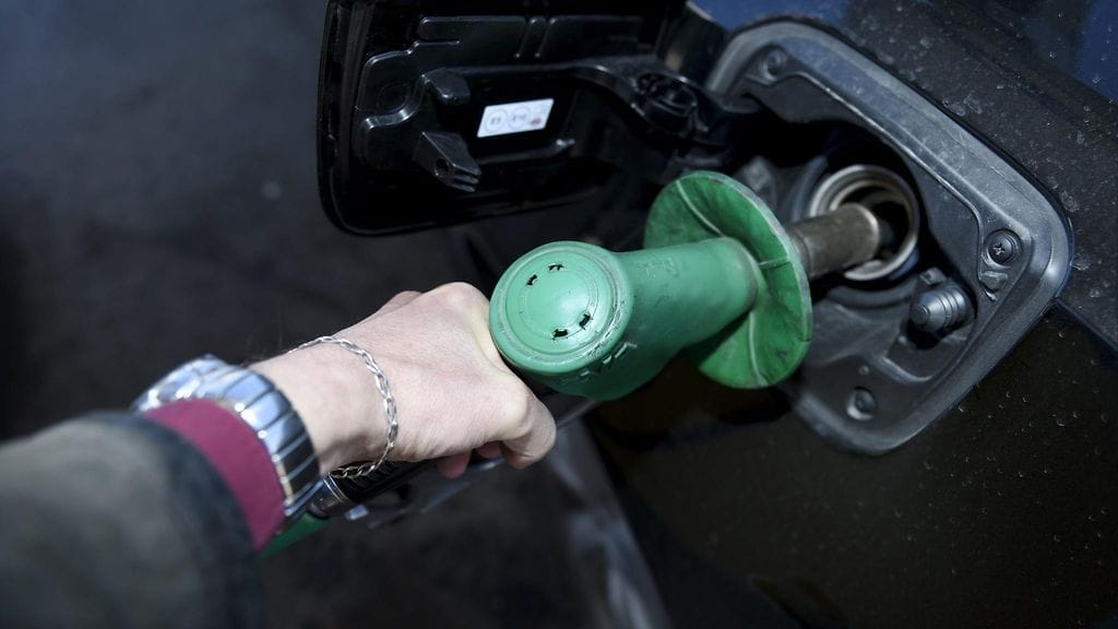 Bensiinin litrahinta nousee.