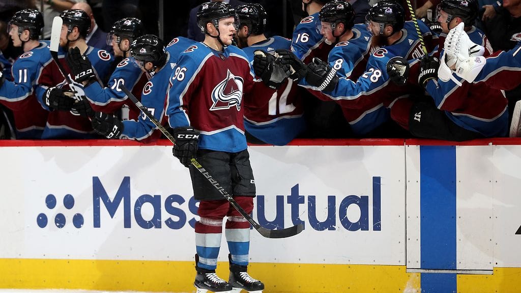 Mikko Rantanen iski Calgary Flamesia vastaan kaksi maalia ja nousi joukkueensa Colorado Avalanchen sankariksi.
