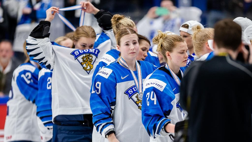 Naisleijonille maksetaan kultamitalien mukaan.