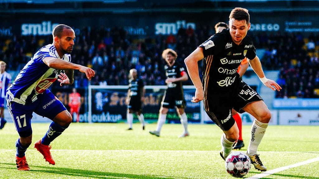 Denys Oliinykin (oik.) edustama SJK ja Nikolai Alhon edustama HJK tasasivat pisteet.