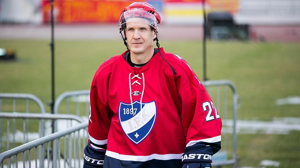 Mika Kortelainen pelasi legendojen ottelussa vuoden 2014 Talviklassikossa.