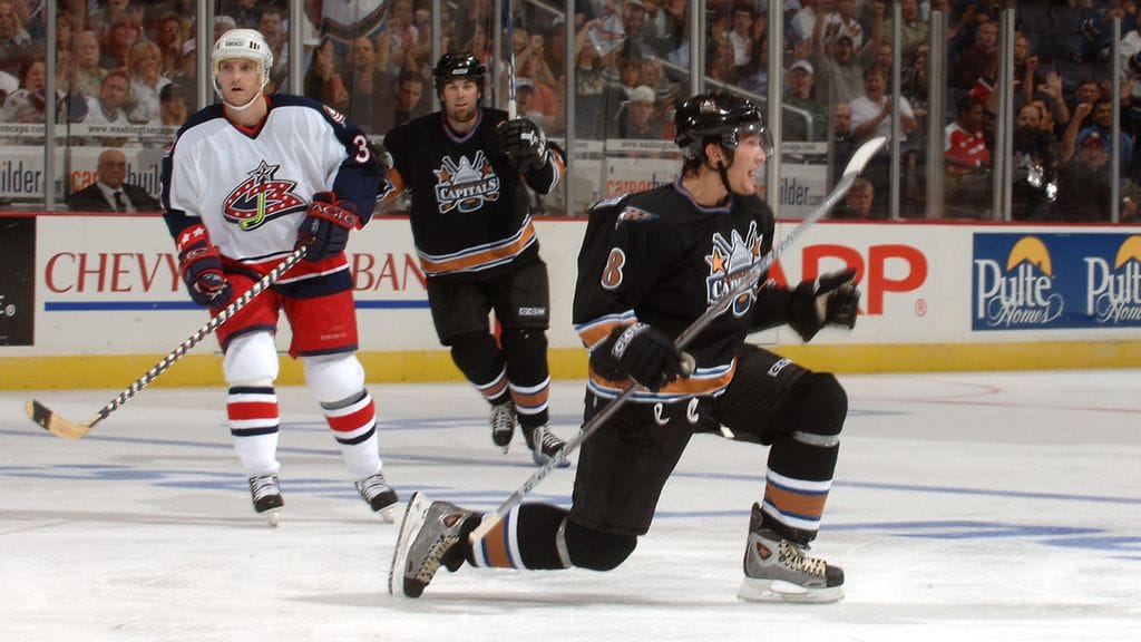 Aleksandr Ovetshkin uransa ensimmäisessä NHL-ottelussa. Tämän jälkeen maaliverkko on heilunut 658 kertaa.