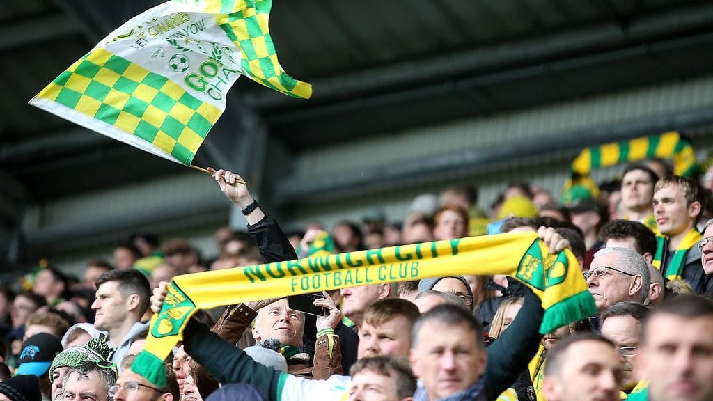 Norwichin fanit joutuvat odottamaan vielä mestaruusjuhlia.