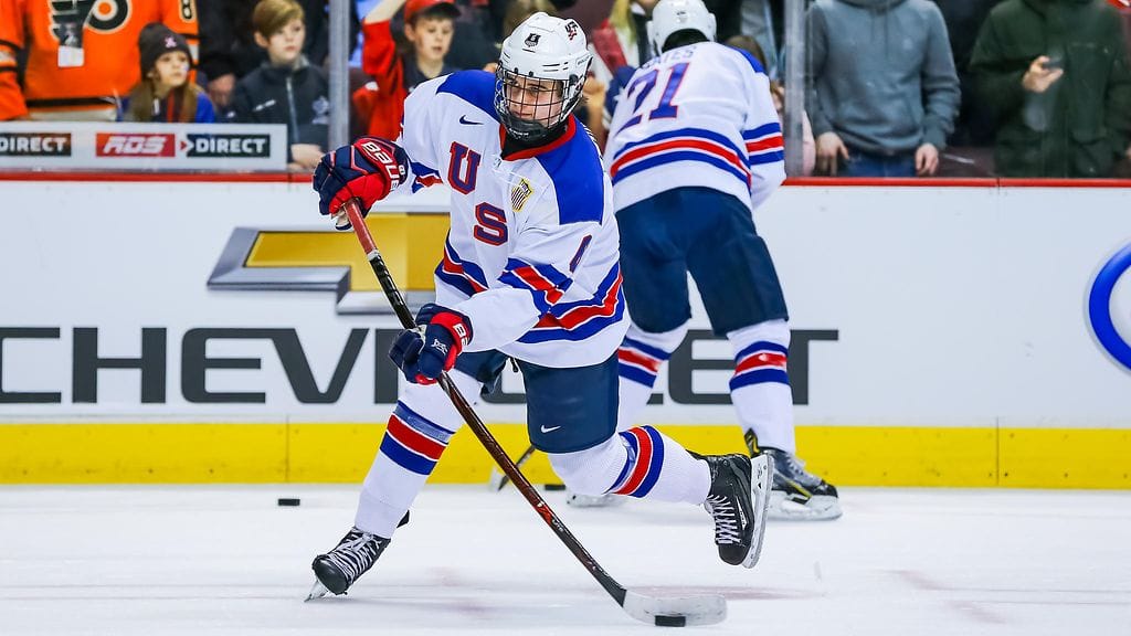 Jack Hughes, 17, takoi tehot 4+3, kun Yhdysvallat kaatoi Slovakian alle 18-vuotiaiden MM-kisoissa 12-5.