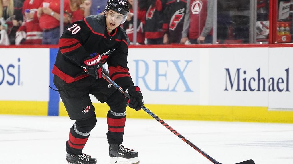Sebastian Aho on tehnyt neljässä NHL:n pudotuspeliottelussa tehot 1+2.
