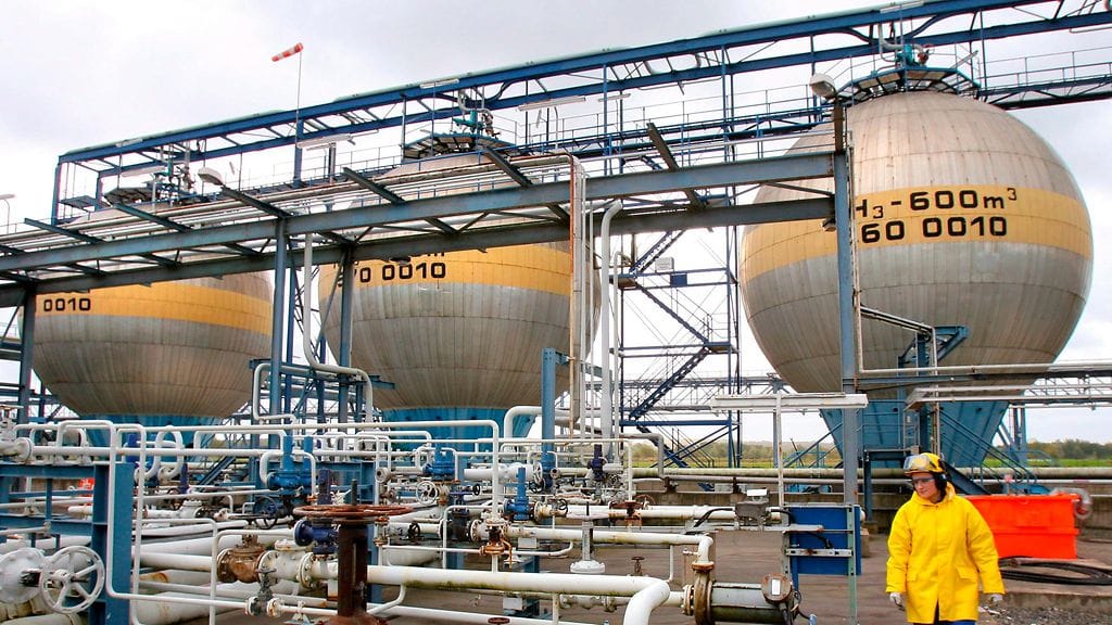 Yara Internationalin ammoniakkisäiliöitä Poppendorfissa Saksassa. Kuvituskuva.