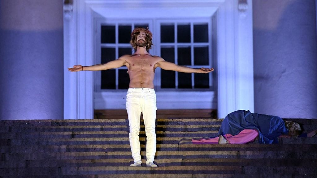 Eric Barco Jeesuksen roolissa.