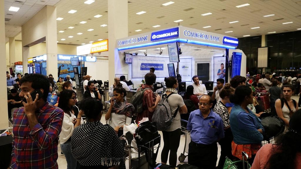 AOP Sri lanka turistit uhrit 1