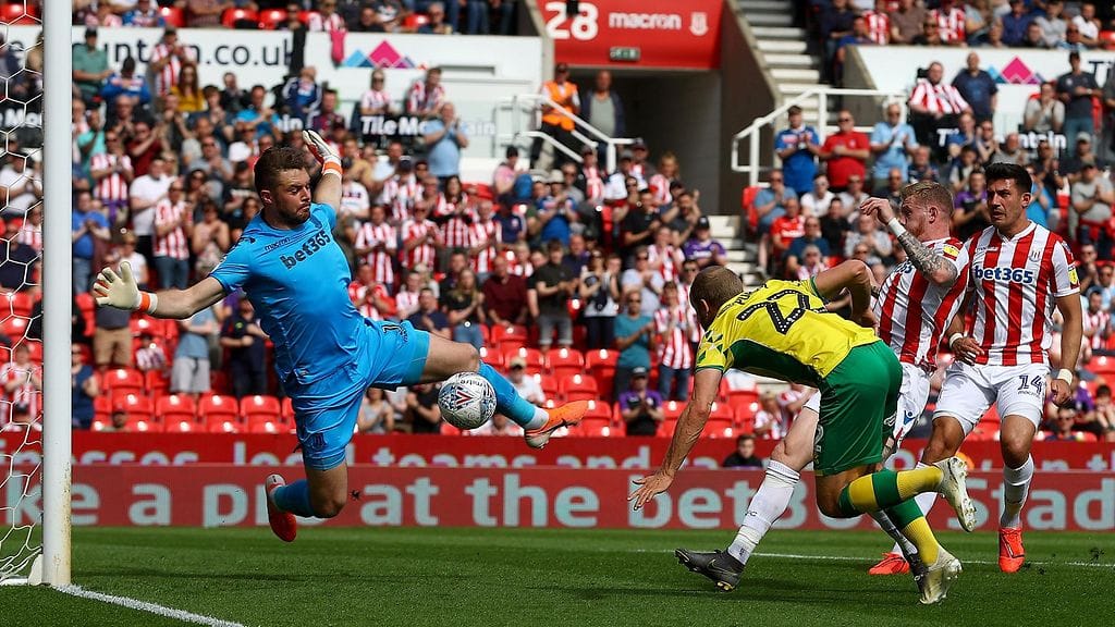 Maalivahti Jack Butland esti kertaalleen Teemu Pukilta maalintekoaikeet, mutta lopulta suomalainen puski kauden 28. maalinsa Norwichin ja Stoken 2-2-tasapelissä.