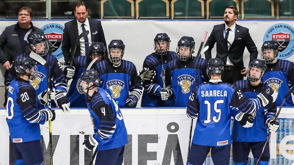 Mika Marttilan johtamat Pikkuleijonat pelaavat tiistaina pakkovoitosta Sveitsiä vastaan.