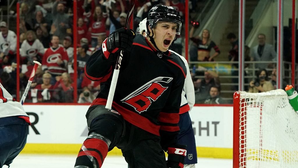 Teuvo Teräväinen tuuletti tasoitusosumaa.