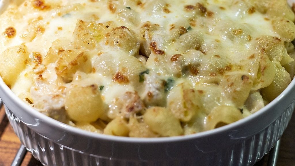 Broilerista ja pastasta syntyy helposti koko perheelle maistuva ruokalaji.