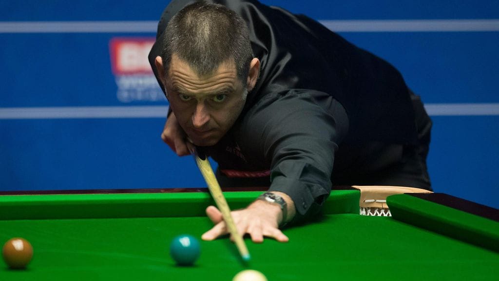 Ronnie O'Sullivan Crucible-teatterin MM-areenalla tiistaina.