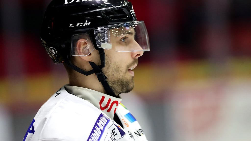 Mikko Niemelä iski Kärpät 1-0-johtoon Hämeenlinnassa.