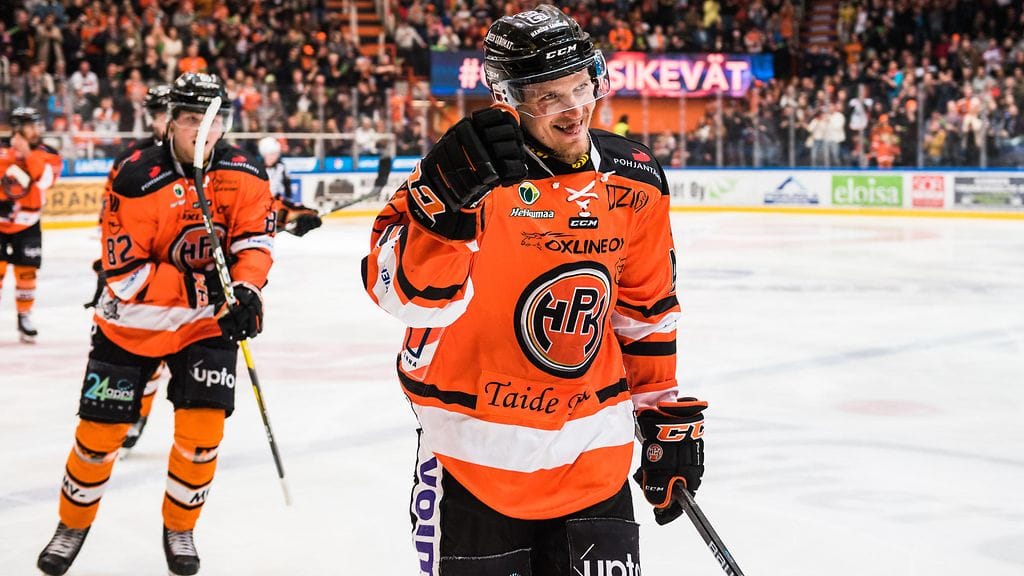 Maalintekijän on helppo hymyillä.