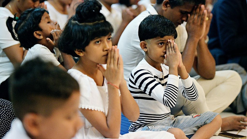 Sri Lankassa muistellaan tuhoisassa iskussa menehtyneitä.