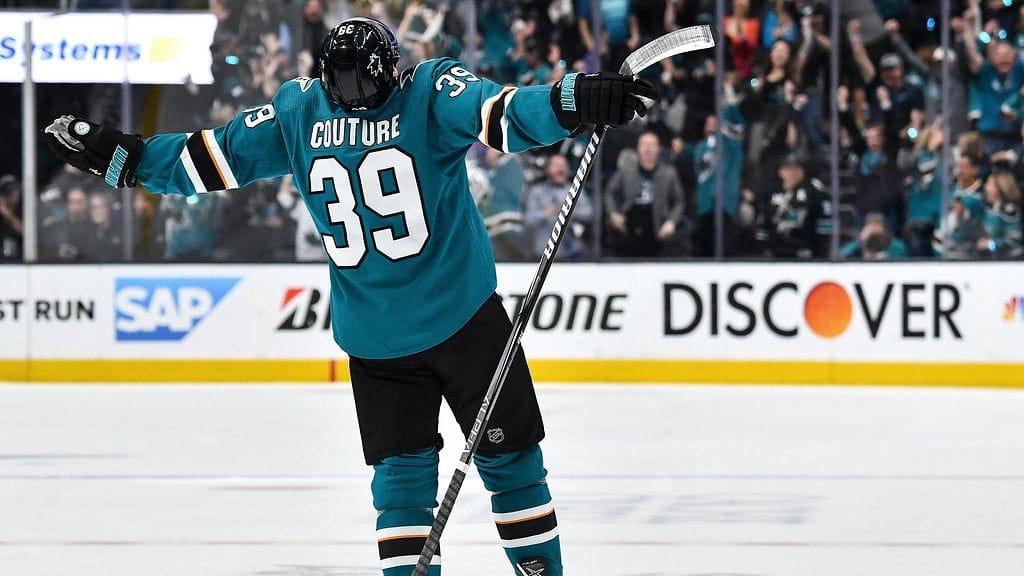Logan Couture iski kaksi maalia San Josen ihmevoitossa.
