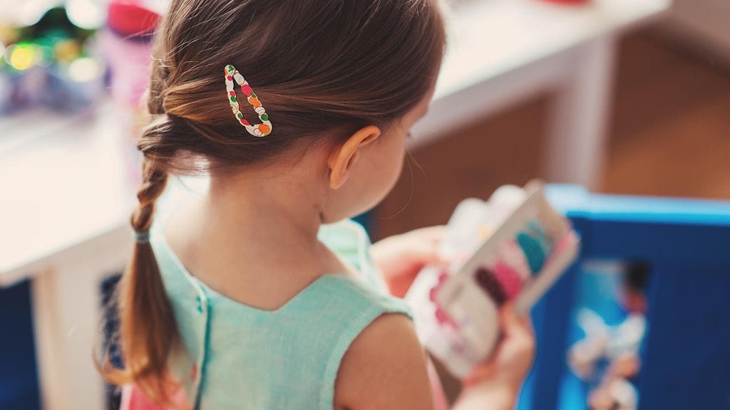 Amerikkalaisäiti raivostui, kun hänen 5-vuotiaan tyttärensä kesämekkoa väitettiin liian paljastavaksi.