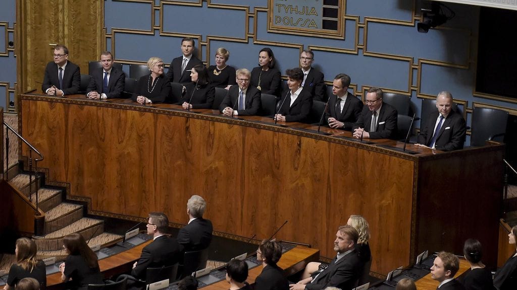 Valtiopäivät avattiin tänään eduskunnassa. Aitiossa istui yhteensä 13 toimitusministeriä.