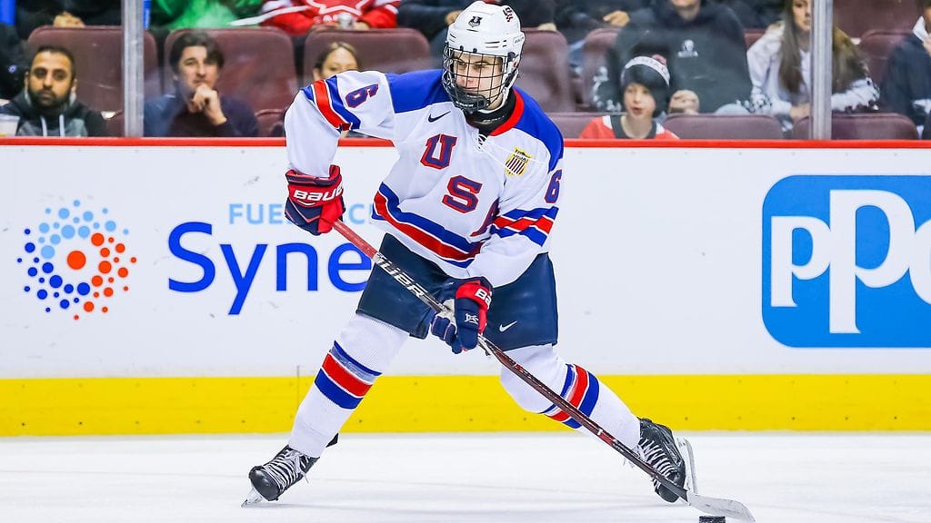 Jack Hughes iski hattutempun Pikkuleijonien verkkoon.