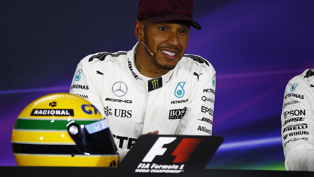 Lewis Hamilton on tuonut vuosien saatossa avoimeisti esille sen, miten hän ihannoi edesmennyttä F1-legendaa Ayrton Sennaa.
