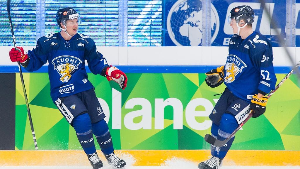 Toni Rajala (vas.) iski Leijonien avausmaalin.