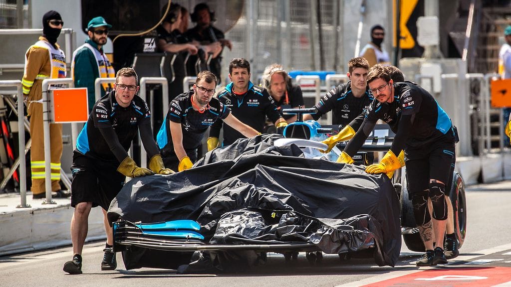 George Russellin auto hajosi perjantain harjoituksissa.