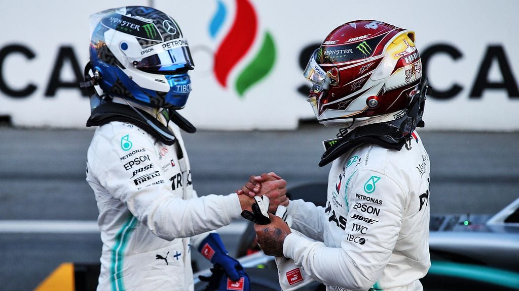 Lewis Hamilton löi Valtteri Bottaksen kanssa kättä päälle Azerbaidzhanin aika-ajojen jälkeen.