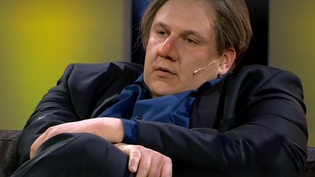 Mikko Penttilä imitoi ohjaaja Aki Kaurismäkeä.