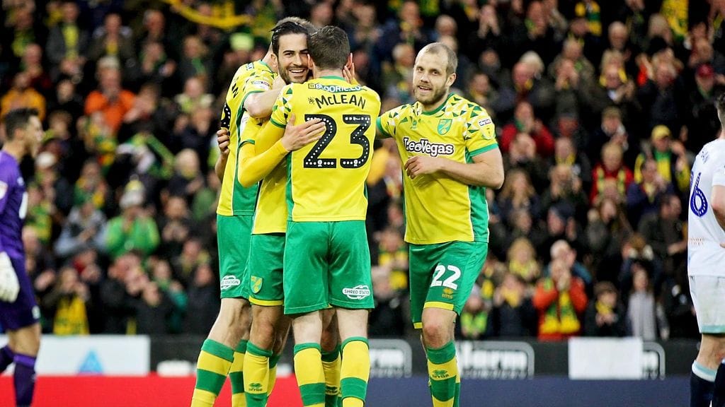 Teemu Pukin (oik.) edustama Norwich varmisti nousunsa Valioliigaan.