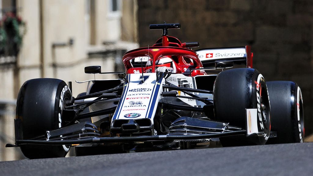 Kimi Räikkösen käyttämän Alfa Romeon etusiipi oli laiton lauantaina Bakun GP:n aika-ajoissa.