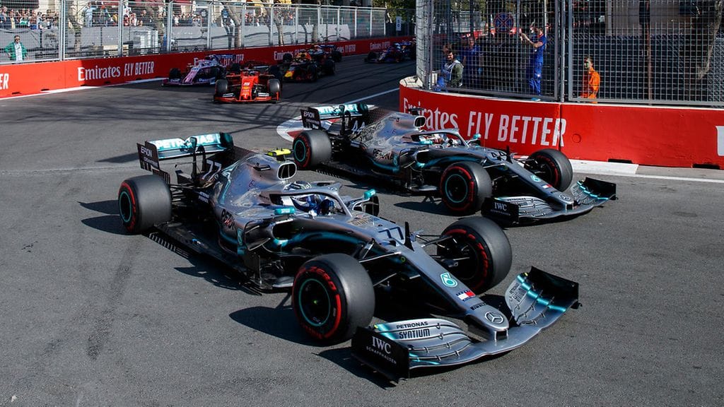 Valtteri Bottas sai tehdä hurjasti töitä pitkääkseen Lewis Hamiltonin takanaan Azerbaidzhanin GP:ssä.