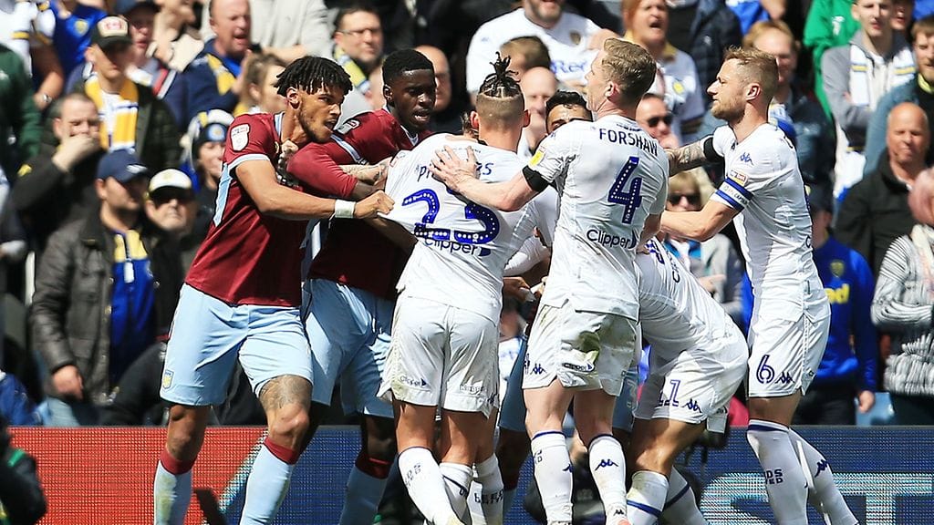 Tunteet kävivät todella kuumina Leedsin ja Aston Villan välisessä ottelussa.