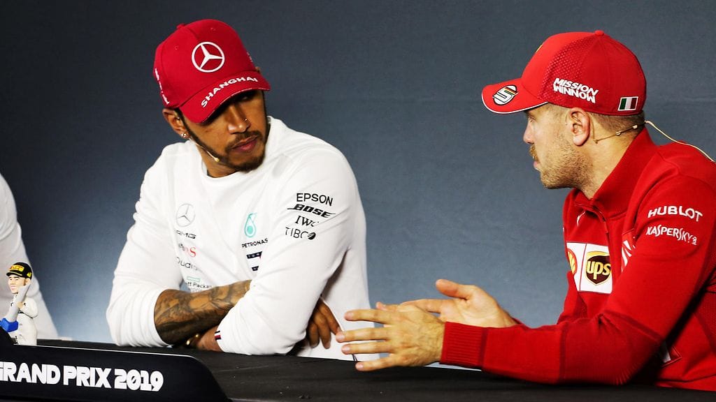 Mercedeksen Lewis Hamilton (vasemmalla) antoi suoran näkemyksen F1-kärkitallien nykytilasta Azerbaidzhanin GP:n jälkeen.