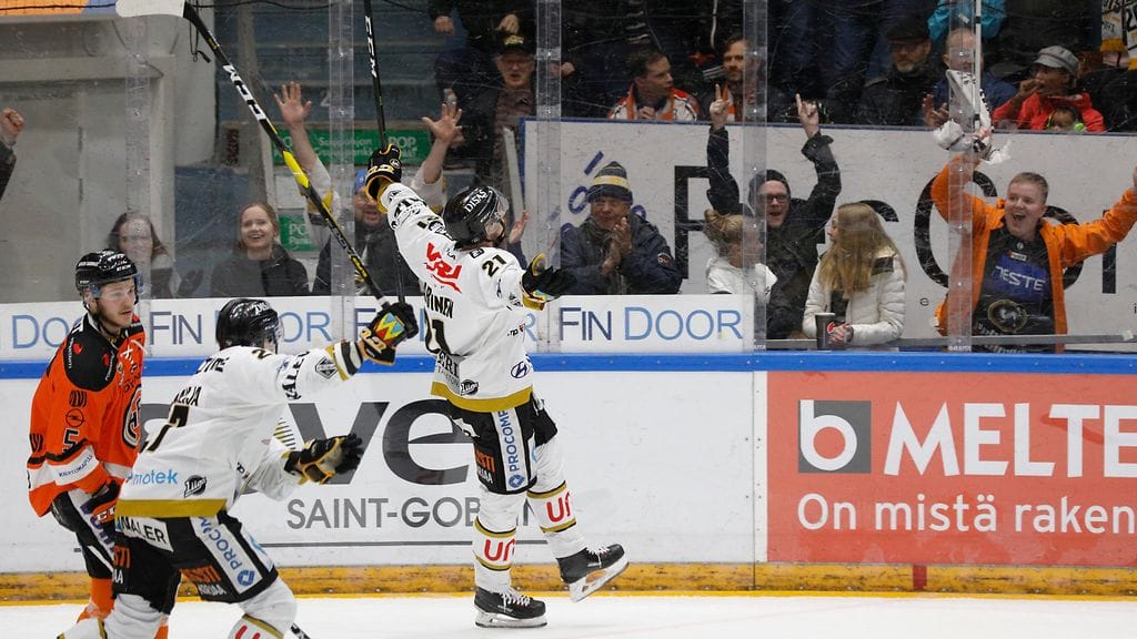 Kärpät juhli HPK:ta vastaan.