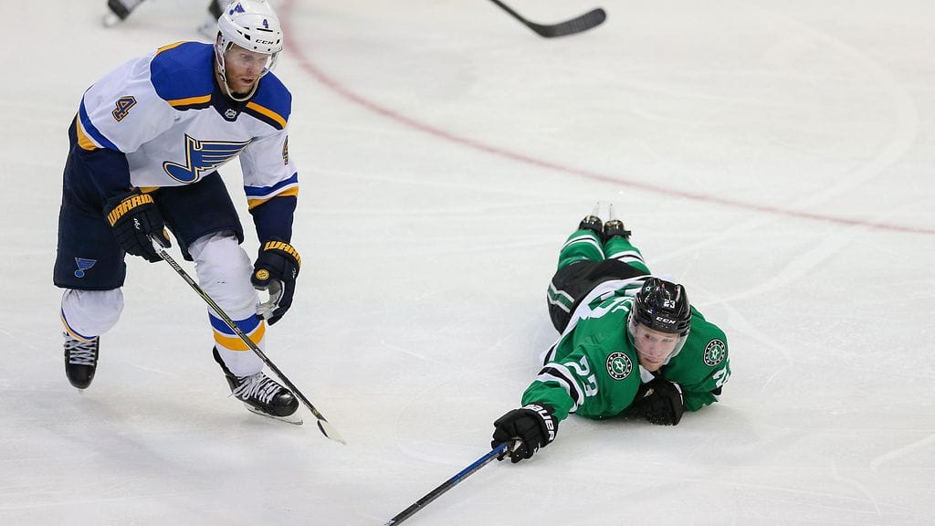 Esa Lindellin heittäytymiset saivat vastustajan kiehumaan raivosta.