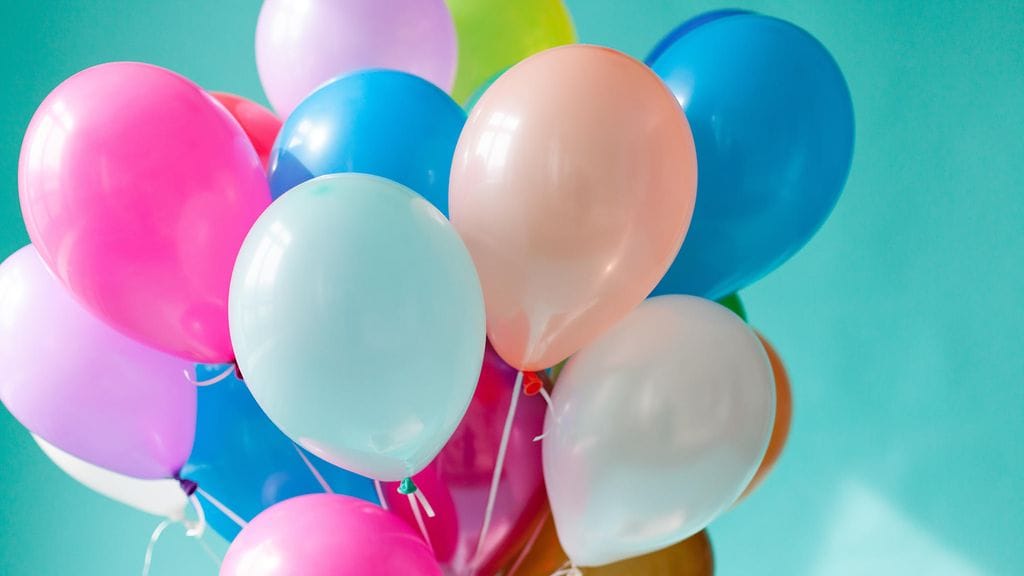 Heliumin vetäminen henkeen on hengenvaarallista.