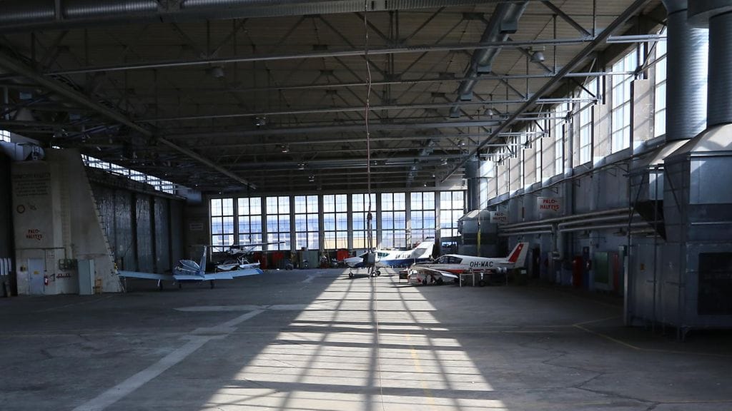 Malmin lentoasema hangaarin tyhjennys