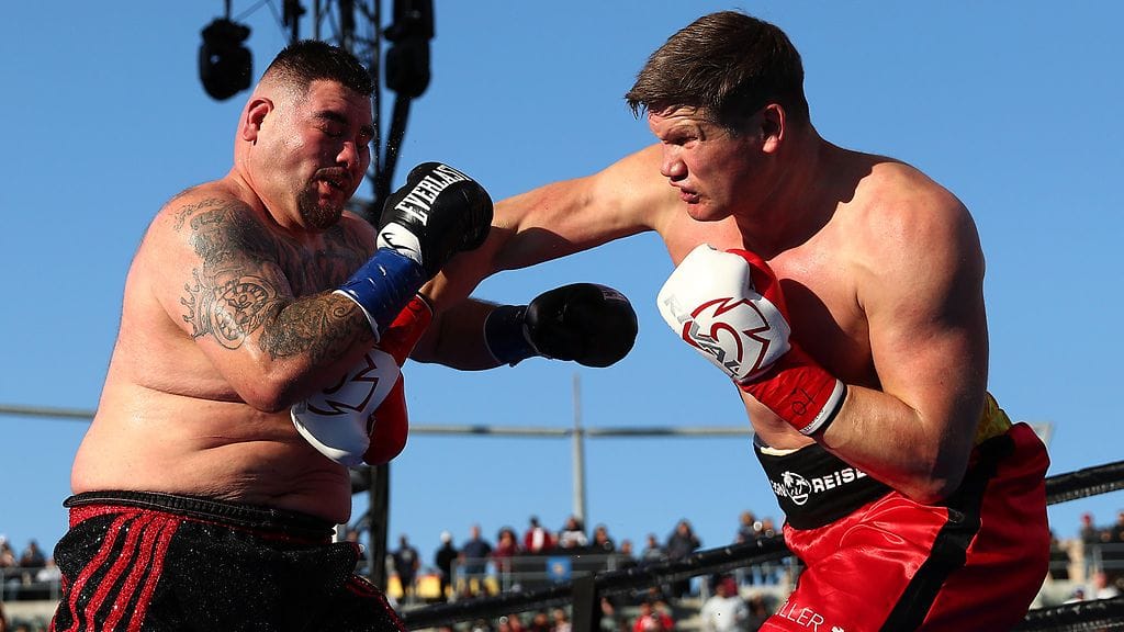 Andy Ruiz junior (vas.) päihitti Saksan Aleksndr Dimitrenkon kaksi viikkoa sitten.