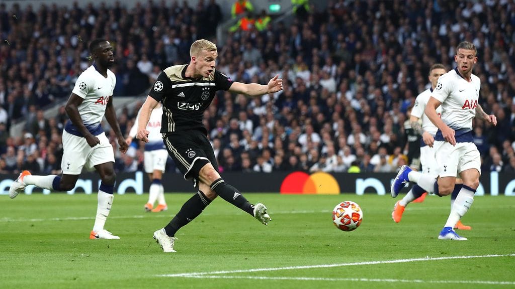 Donny Van de Beek laukoi avausmaalin.